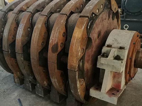 湖北履帶式重錘破碎機圖片