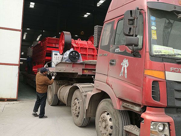 新疆反擊式重錘破碎機(jī)大概多少錢(qián)