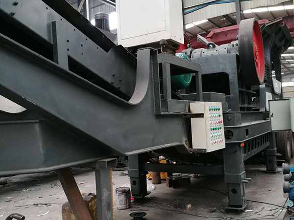 廣東履帶式移動(dòng)破碎機(jī)圖紙